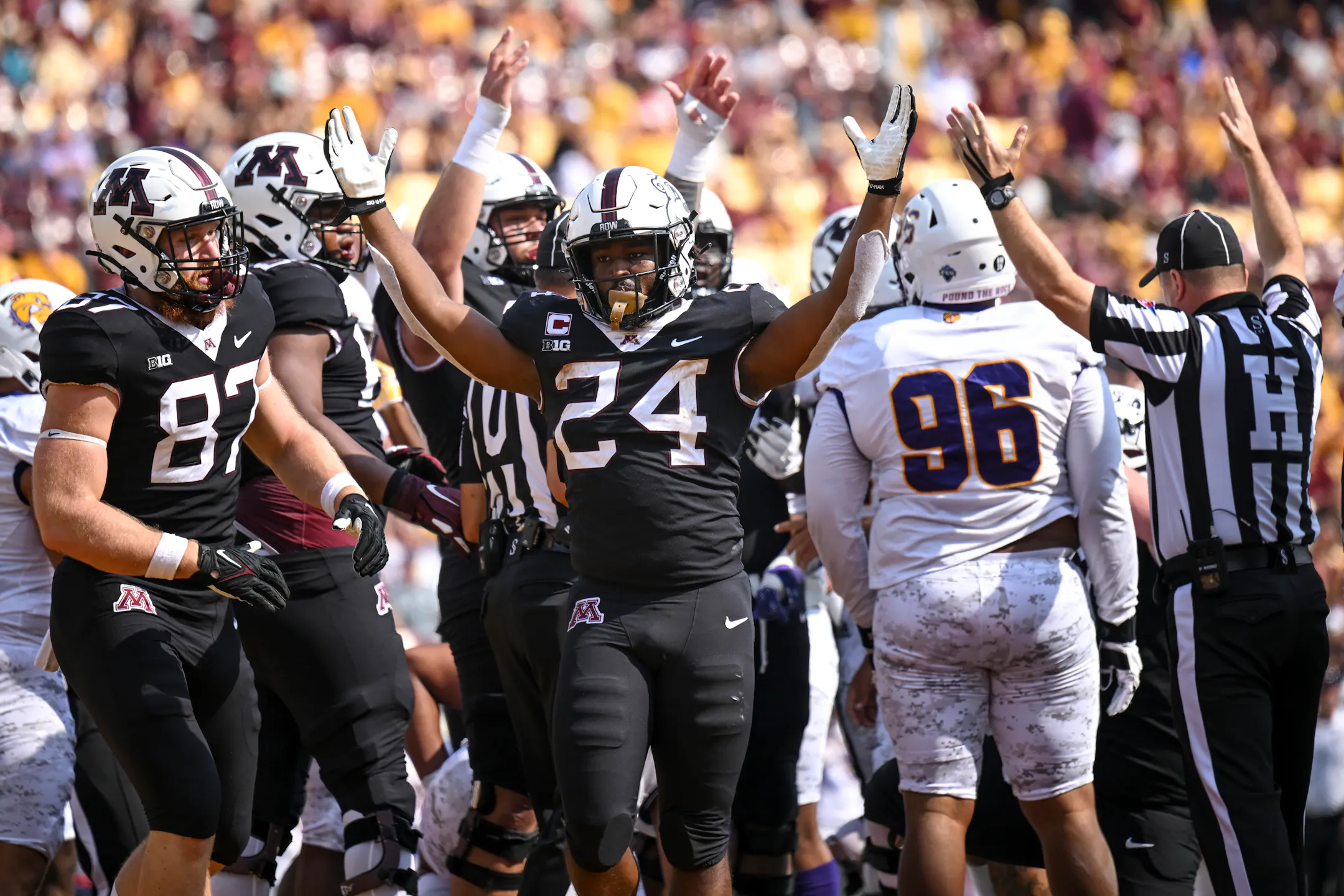 Gophers offense, defense roll in 62-10 romp over Western Illinois
