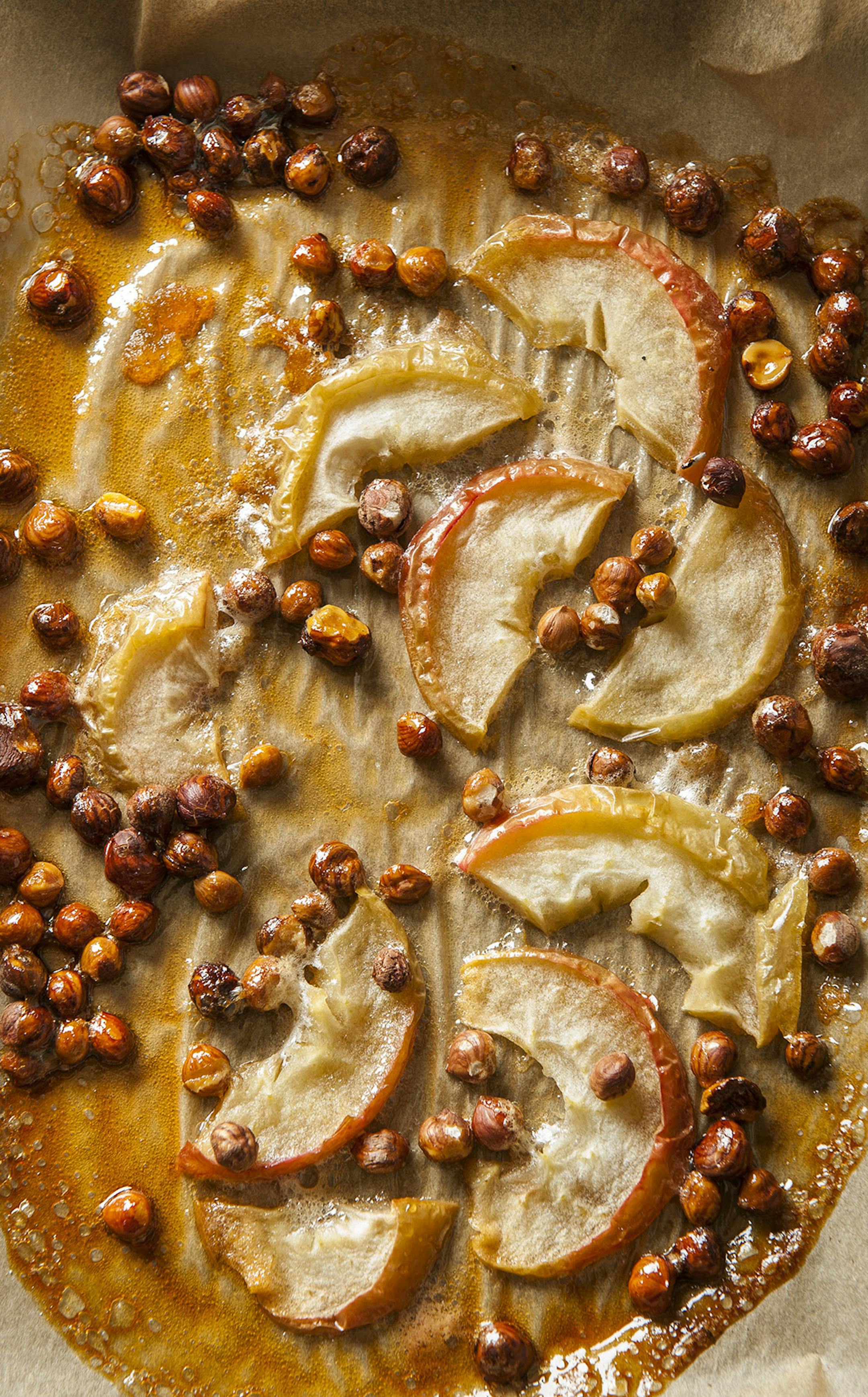 Quick Pan-Roasted Apples With Hazelnuts.