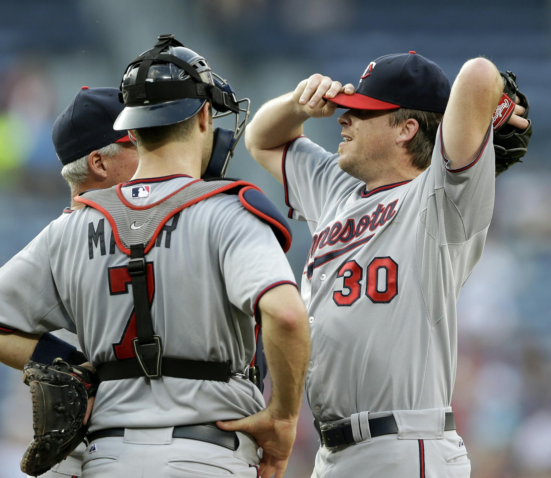 The Twins’ Kevin Correia (30) got off to a rough start, giving up four first-inning runs in a 5-1 loss to the Braves in Atlanta.