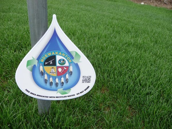 A sign at the Shakopee Mdewakanton Sioux Community, indicating that the grounds are irrigated with recycled water from a wastewater treatment plant.