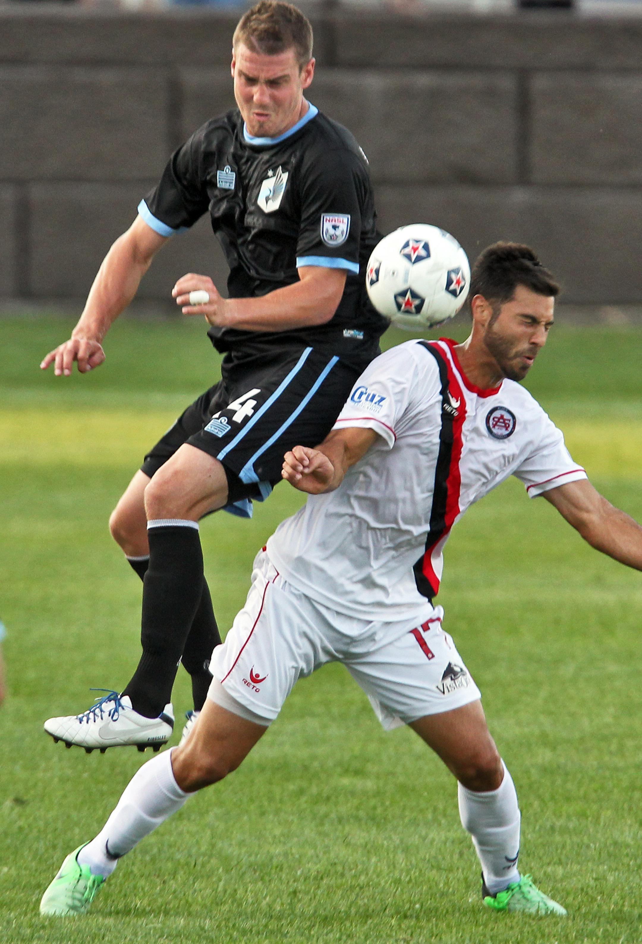 United&#x2019;s Brian Kallman, left, and Atlanta&#x2019;s Brad Stisser fought for control of the ball Thursday night in United&#x2019;s 3-0 loss.