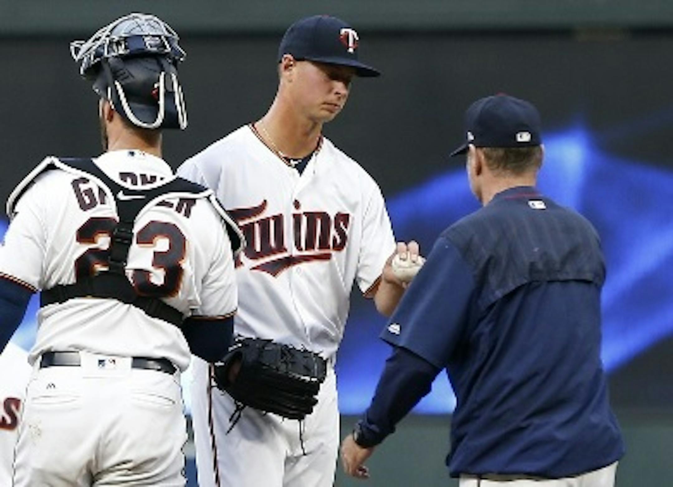Twins starter Stephen Gonsalves made his major league debut Monday against the Chicago White Sox, but manager Paul Molitor pulled him out of the game in the second inning.
