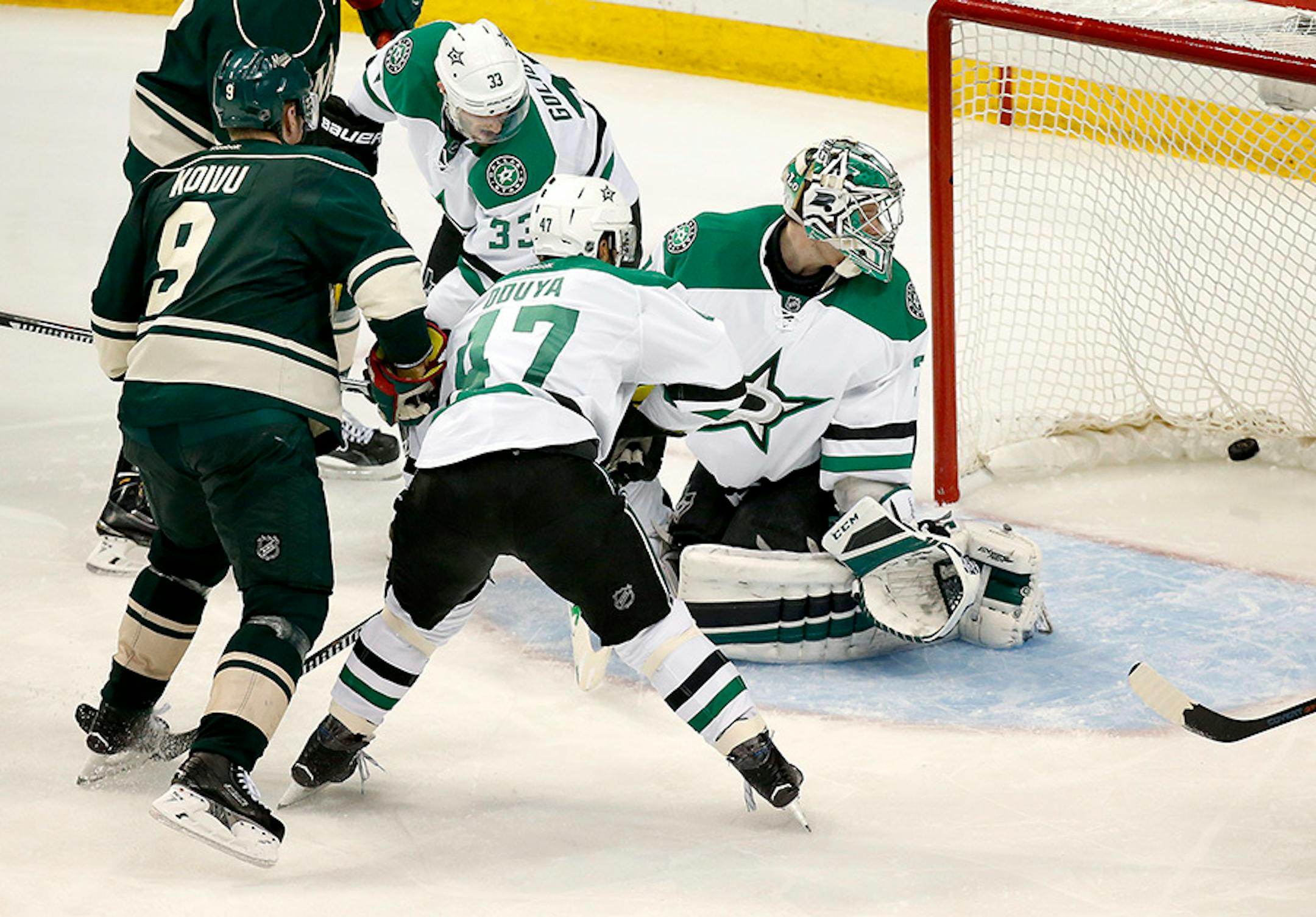 Mikko Koivu (9) got the puck past Dallas goalie Kari Lehtonen for a goal in the third period.