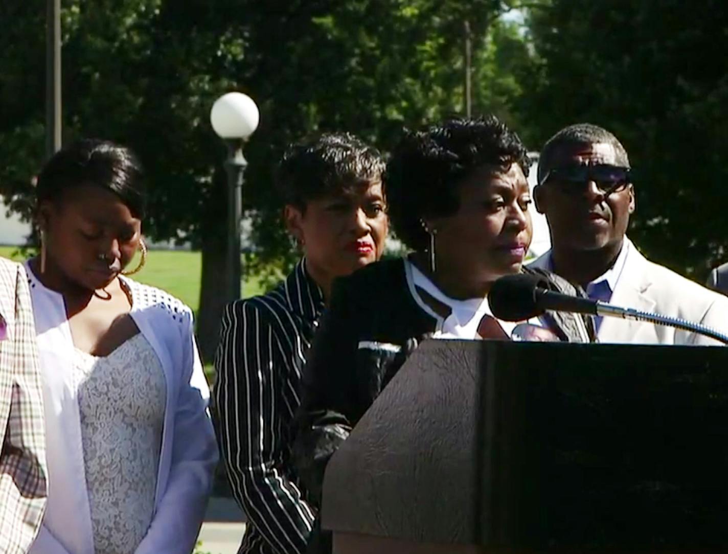 Valerie Castile, the mother of Philando Castile, held a news conference with Judge Glenda Hatchett Tuesday morning at the State Capitol.