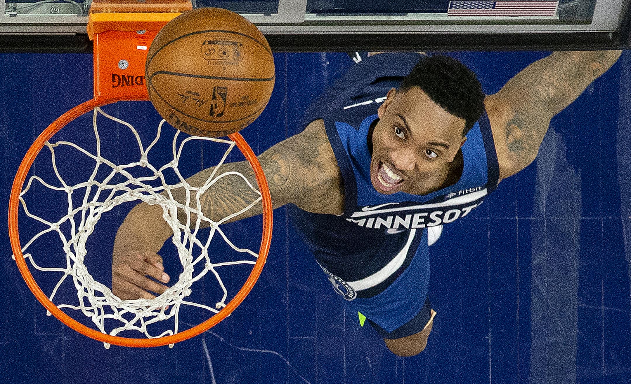 Jeff Teague (0) attempted a shot in the second half. ] CARLOS GONZALEZ ï cgonzalez@startribune.com ñ April 21, 2018, Minneapolis, MN, Target Center, NBA Playoffs, Basketball, Minnesota Timberwolves vs. Houston Rockets, Game 3