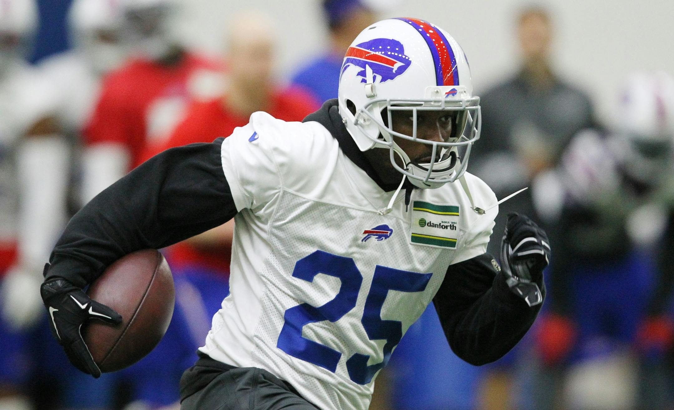 Buffalo Bills running back LeSean McCoy (25) takes part in drills during NFL football minicamp in Orchard Park, N.Y., Tuesday, June 16, 2015. (AP Photo/Bill Wippert) ORG XMIT: NYBW135