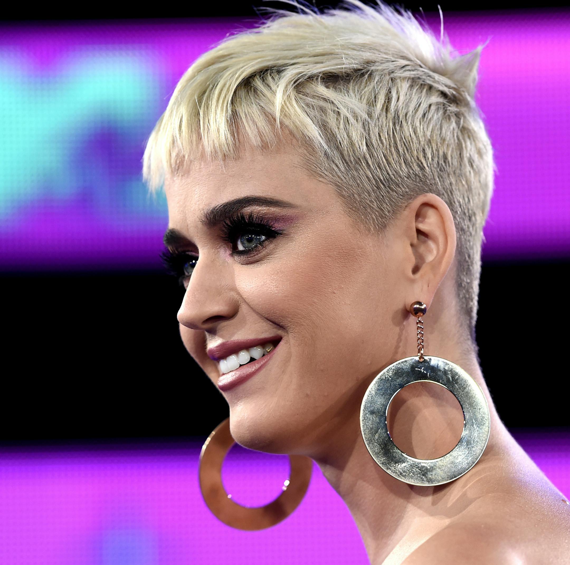 Katy Perry arrives at the MTV Video Music Awards at The Forum on Sunday, Aug. 27, 2017, in Inglewood, Calif. (Photo by Chris Pizzello/Invision/AP)