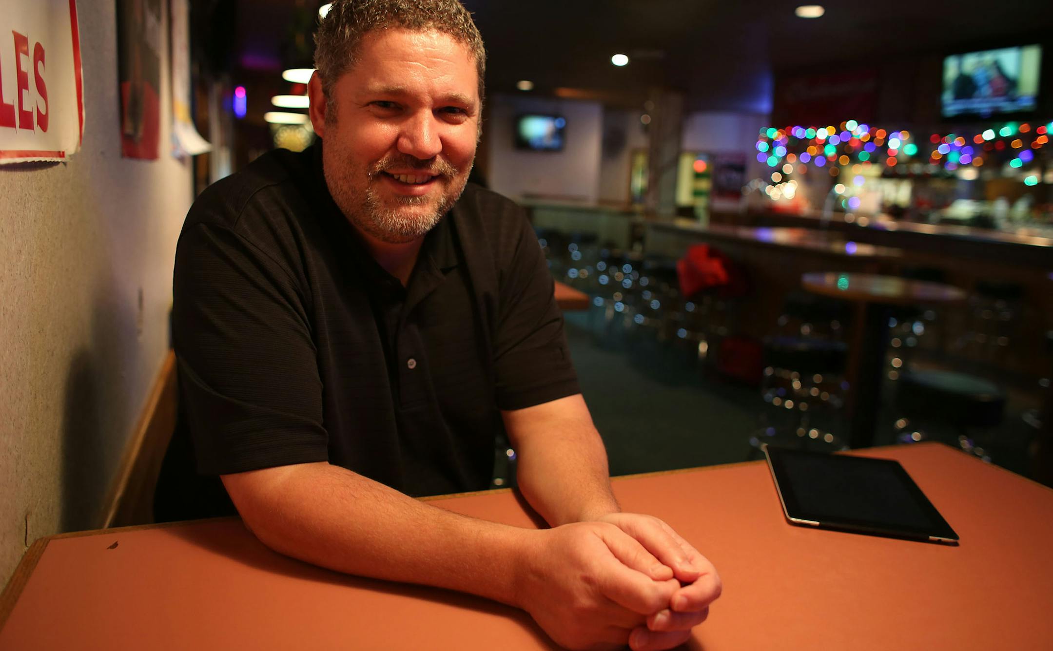 Jonathan Gacek, of Shakopee, sat in the Midway Pro Bowl during league night in St. Paul Thursday, December 26, 2013. Gacek was able to get $86 round trip tickets from Minneapolis to Hawaii due to a Delta computer glitch. He's using the savings from what he would have spent to go to his nephew's wedding to pay for two more family members to go. ] (KYNDELL HARKNESS/STAR TRIBUNE) kyndell.harkness@startribune.com