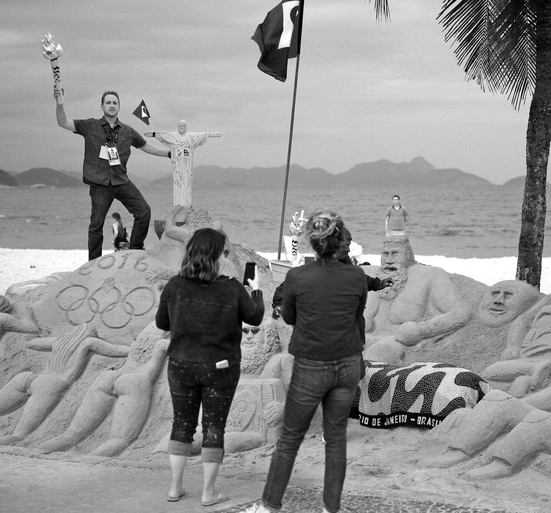 As the opening of the games approached, Olympic fans gathered on Copacabana Beach, site of the Beach Volleyball competition. ] 2016 Summer Olympic Games - Rio Brazil brian.peterson@startribune.com Minneapolis, MN - 08/04/2016