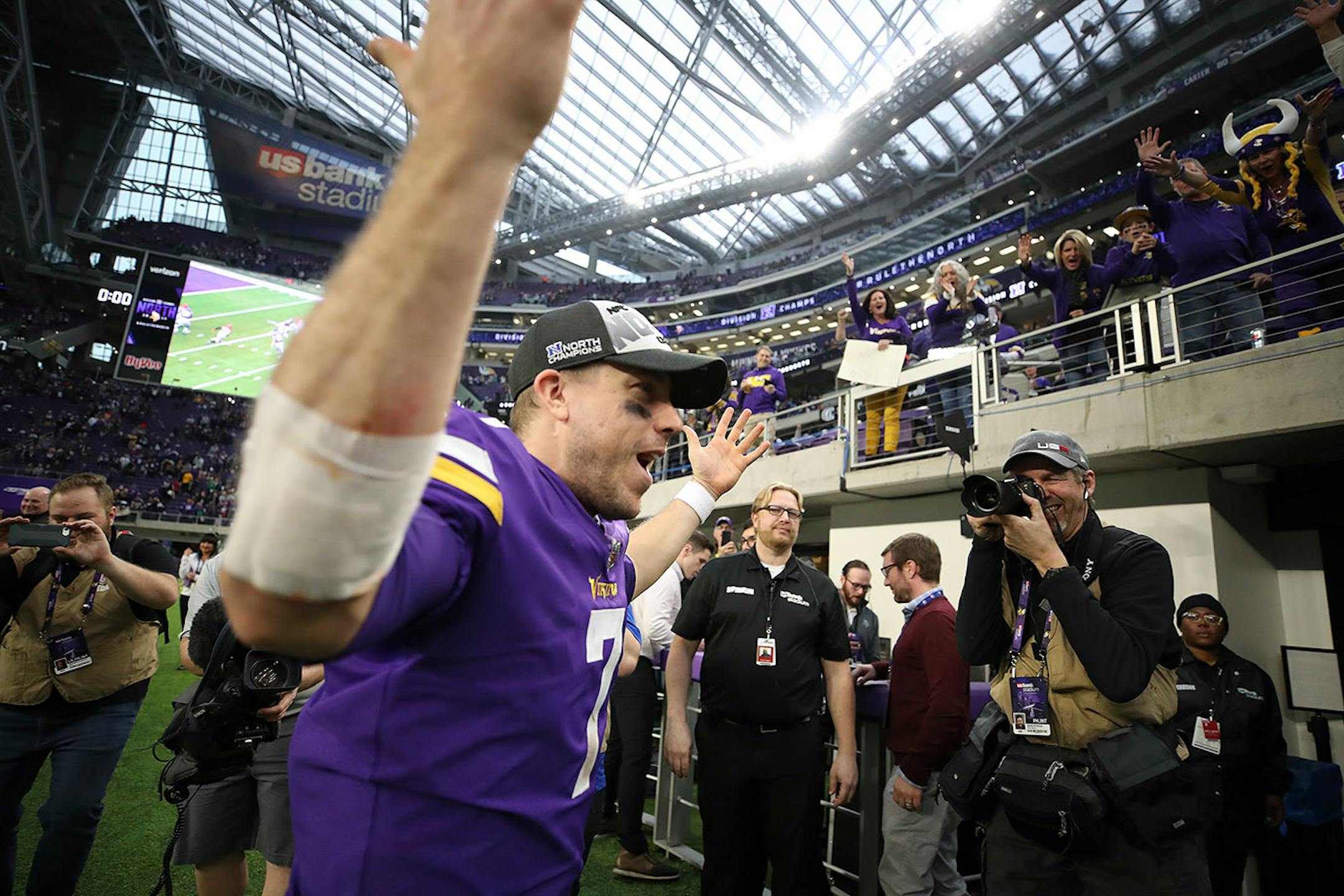 Minnesota Vikings quarterback Case Keenum (7) celebrated after the Vikings clinched the NFC North beating Cincinnati 34-7 at U.S.Bank Stadium Sunday December 17, 2017 in Minneapolis, MN.