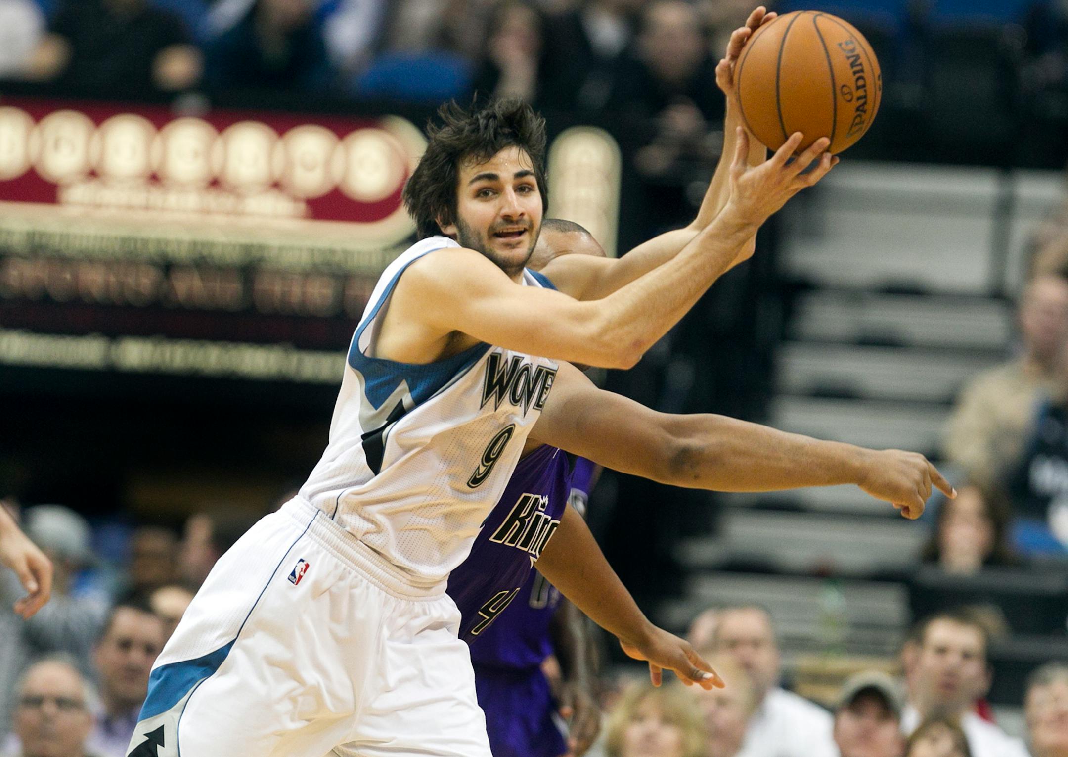 Rick Rubio stole the ball away from Sacramento's Chuck Hayes during Tuesday night's game between the Minnesota Timberwolves and the Sacramento Kings at Target Center in Minneapolis, Minnesota. ] (Jerry Holt/ STAR TRIBUNE/jgholt@startribune.com)