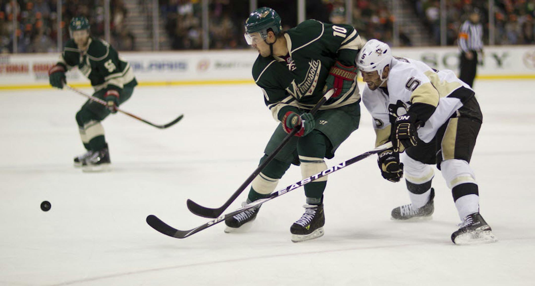 The Wild's Devin Setoguchi took control of the puck ahead of Pittsburgh's Deryk Engelland in the first period.