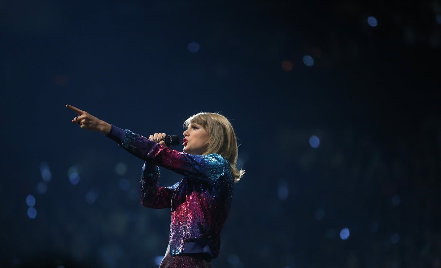 Taylor Swift performed at the Xcel Energy Center on her second of three performances this weekend. ] (KYNDELL HARKNESS/STAR TRIBUNE) kyndell.harkness@startribune.com Taylor Swift concert at the Xcel Energy Center in St. Paul, Min., Saturday September 12, 2015.