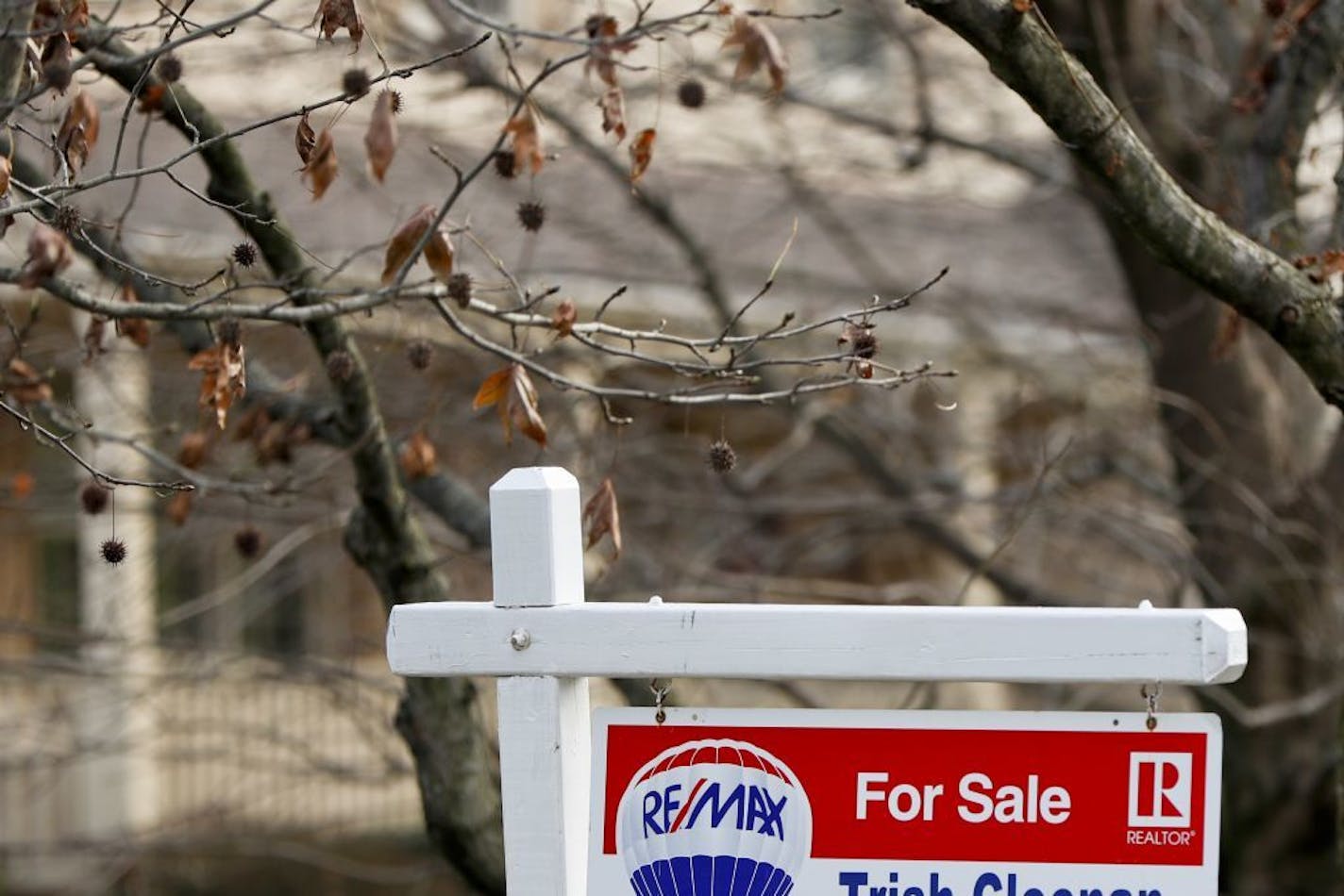 In this Jan. 3, 2019, file photo a realtor sign marks a home for sale in Franklin Park, Pa. Freddie Mac, the mortgage company, on Thursday, Jan. 10, releases weekly mortgage rates.