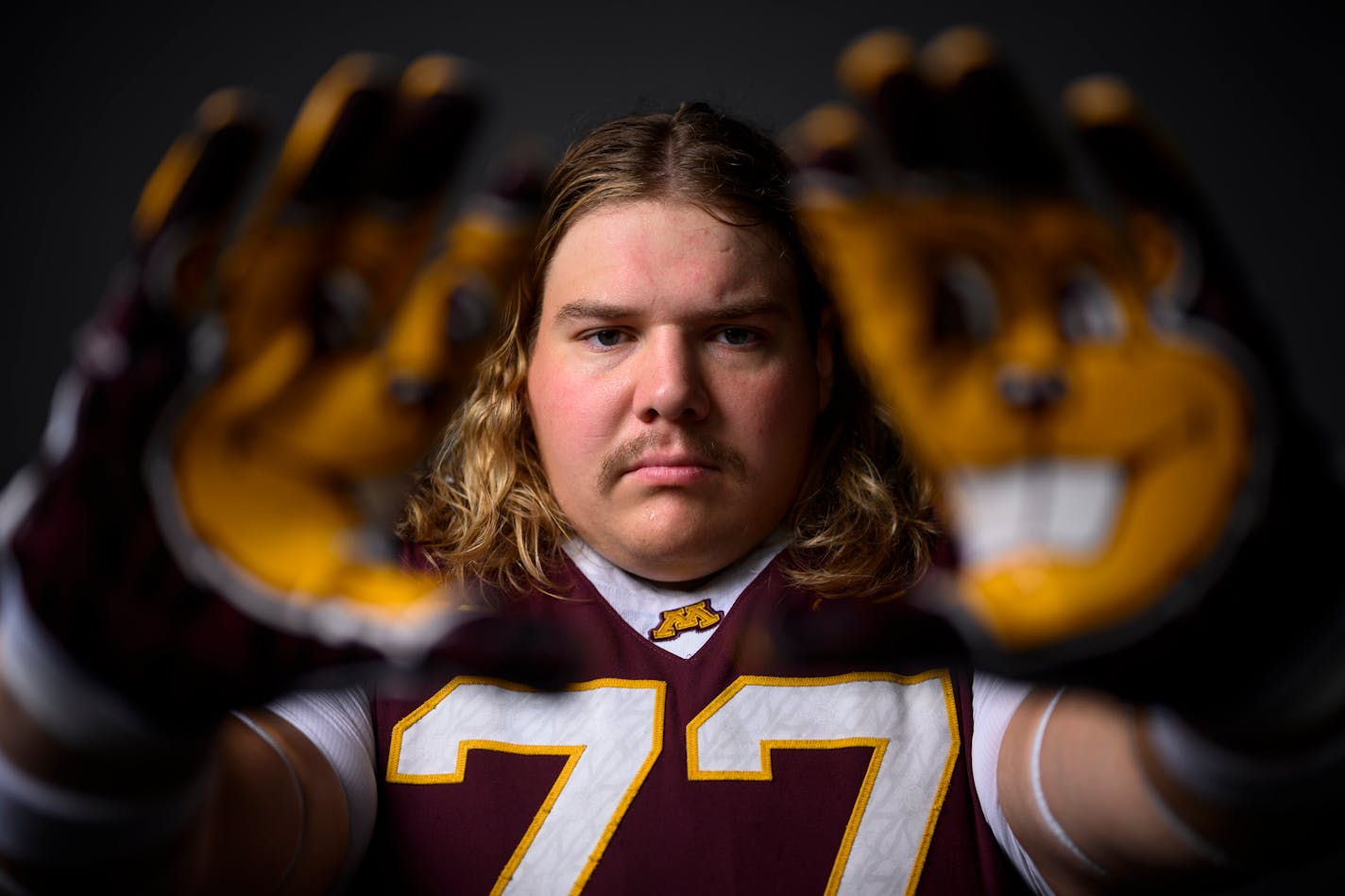 Minnesota Golden Gophers offensive lineman Blaise Andries (77).