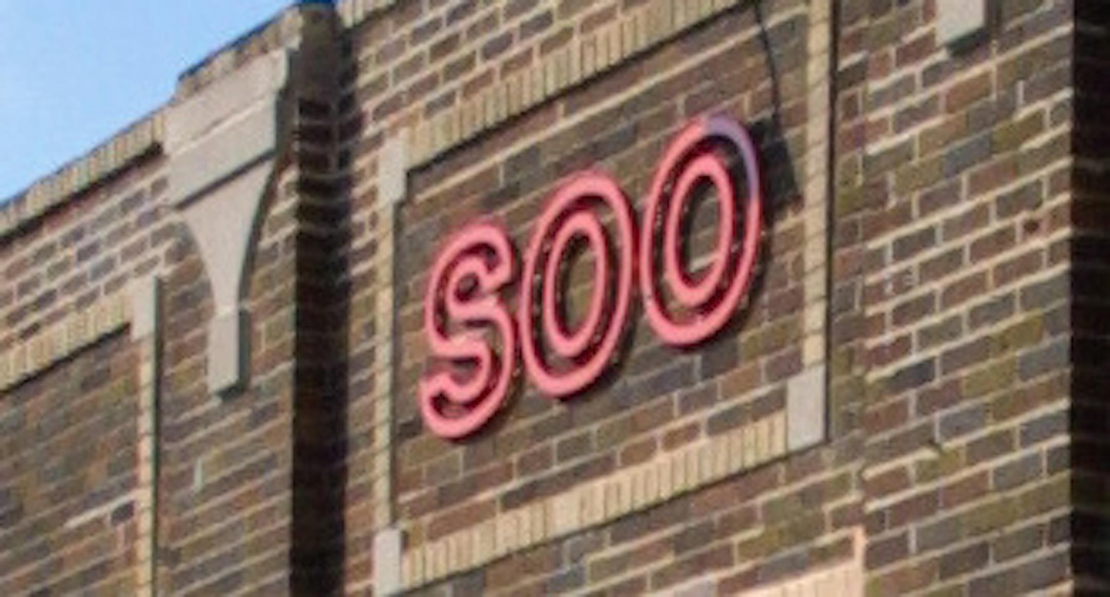 Minneapolis, MN Friday 9/21/2001 Exterior veiw of the storefront gallery, " SOO Visual Arts Center" at 2640 Lyndale Av So.