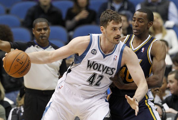 Timberwolves forward Kevin Love (42)