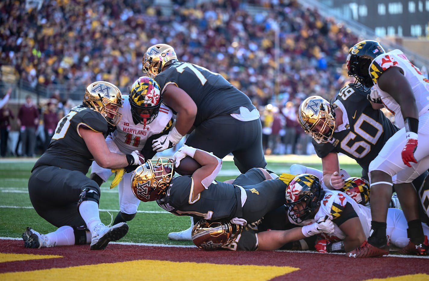 Gophers running back Bryce Williams scores a rushing touchdown during the third quarter