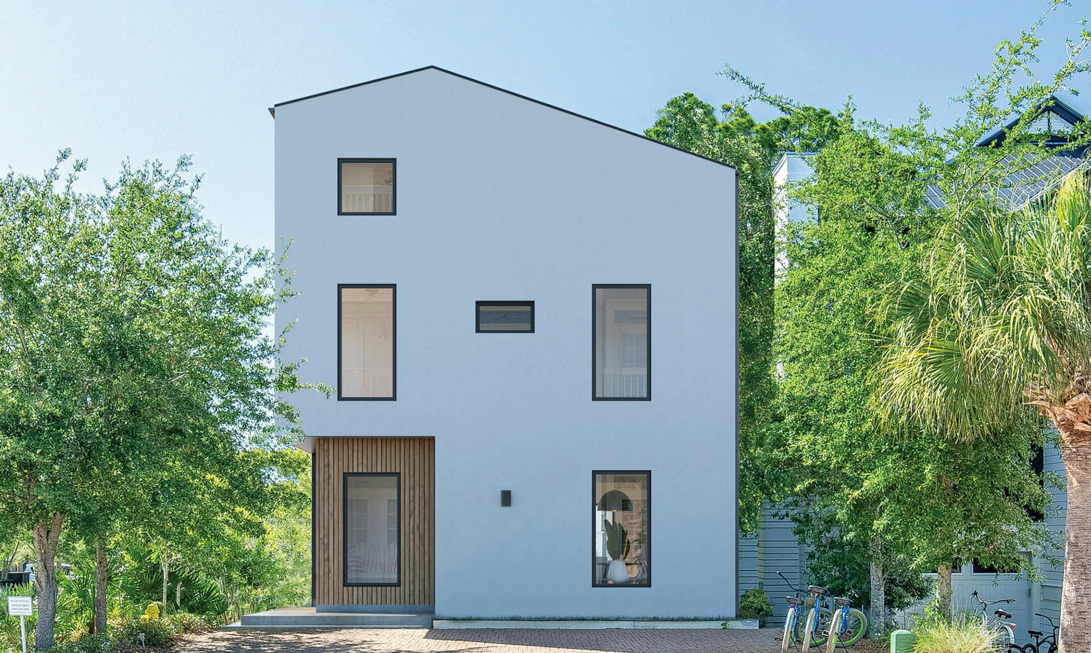 Home plan: Modern details with an open floor plan.