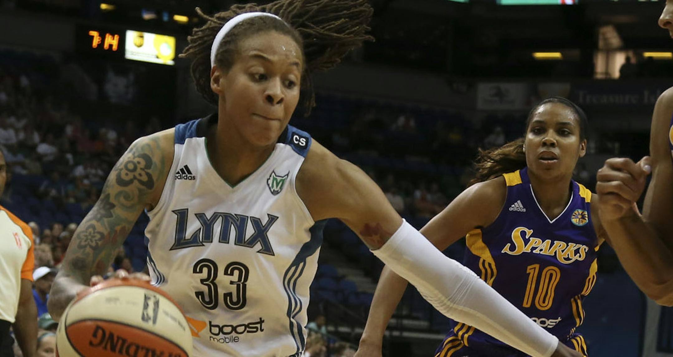 Lynx Seimone Augustus with Sparks Candace Parker defending drove to the basket during the first half at the Target Center in Minneapolis Min., Wednesday, September 4, 2013. ] (KYNDELL HARKNESS/STAR TRIBUNE) kyndell.harkness@startribune.com ORG XMIT: MIN1309042019460970