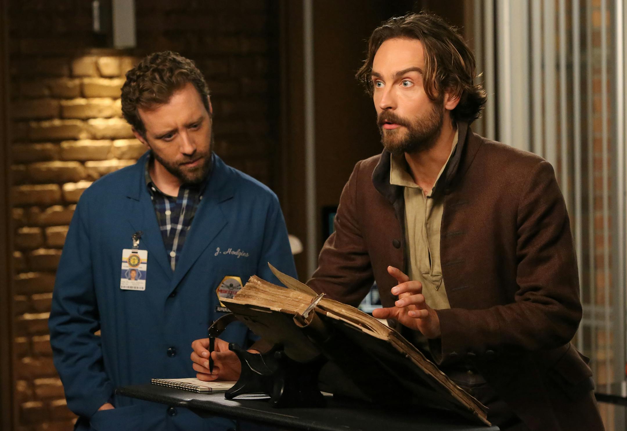 BONES: L-R: TJ Thyne and guest star Tom Mison in the special "The Resurrection in the Remains" BONES/SLEEPY HOLLOW crossover episode of BONES airing Thursday, Oct. 29, 2015 (8:00-9:00 PM ET/PT) on FOX. ©2015 Fox Broadcasting Co. Cr: Patrick McElhenney/FOX