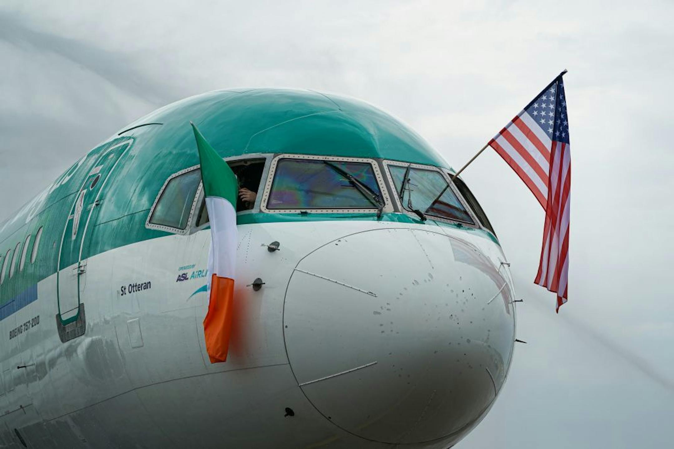 The first direct Aer Lingus flight from Dublin landed at Minneapolis St. Paul International Airport. It received a water canon welcome from the Airport fire Department and the Mall of America brought SpongeBob SquarePants and handed out gift bags. Sweet Retreat Cupcake Boutique provided specially designed cupcakes and a special cake with landmarks from Minneapolis and Dublin.