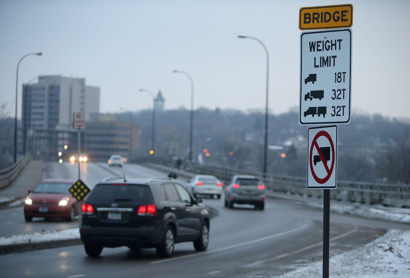 A sign with weight limits on the Franklin Avenue Bridge on Friday.