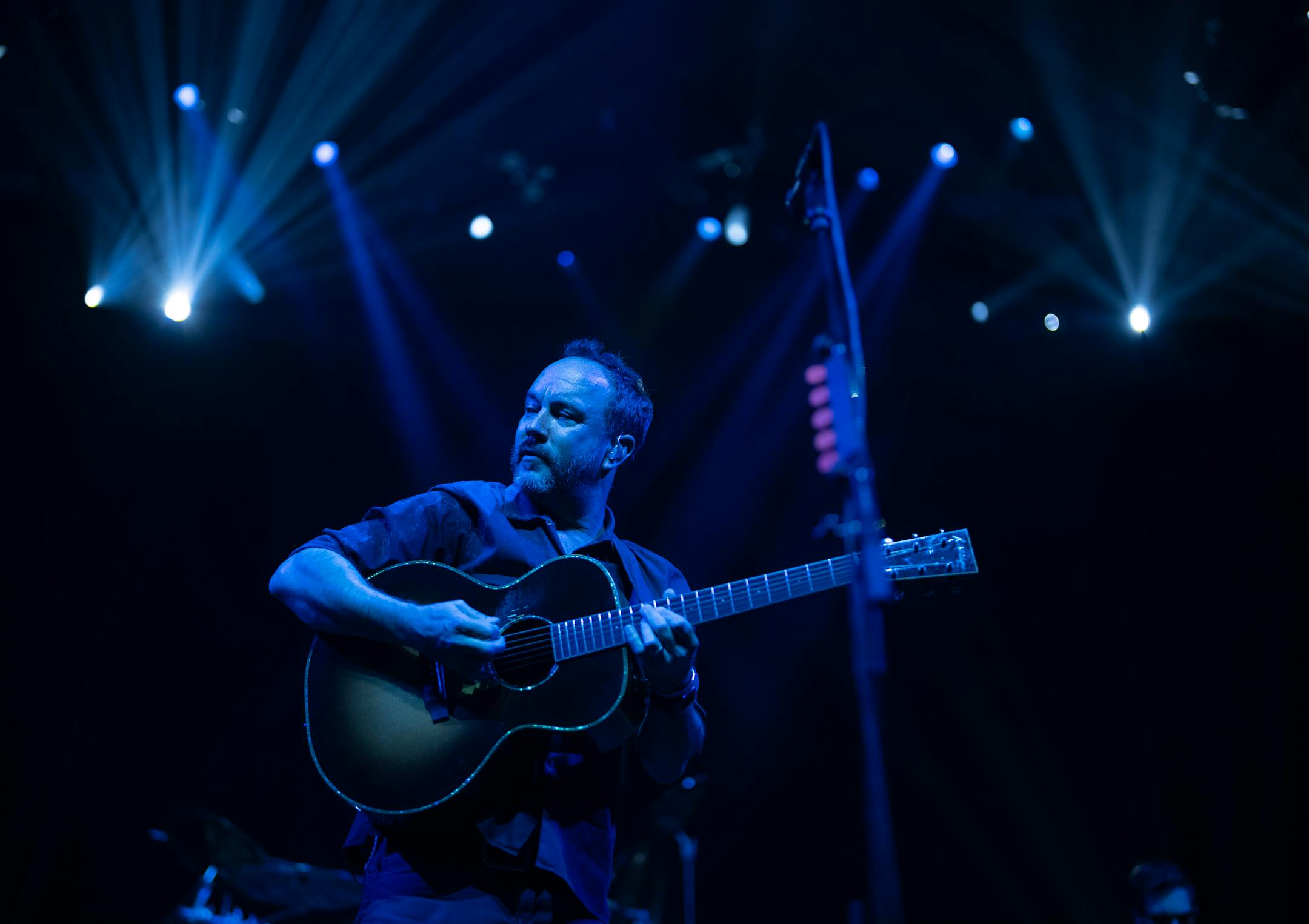 Dave Matthews performing with his band.