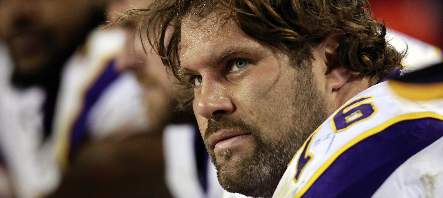 Minnesota Vikings offensive lineman Steve Hutchinson (76). ] CARLOS GONZALEZ cgonzalez@startribune.com, October 16, 2011, Chicago, IL, Soldier Field, NFL, Minnesota Vikings vs. Chicago Bears ORG XMIT: MIN2015091413570864 ORG XMIT: MIN1801022106110407