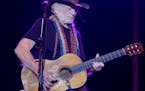 85 and still picking! Willie Nelson returning to Target Center with Alison Krauss