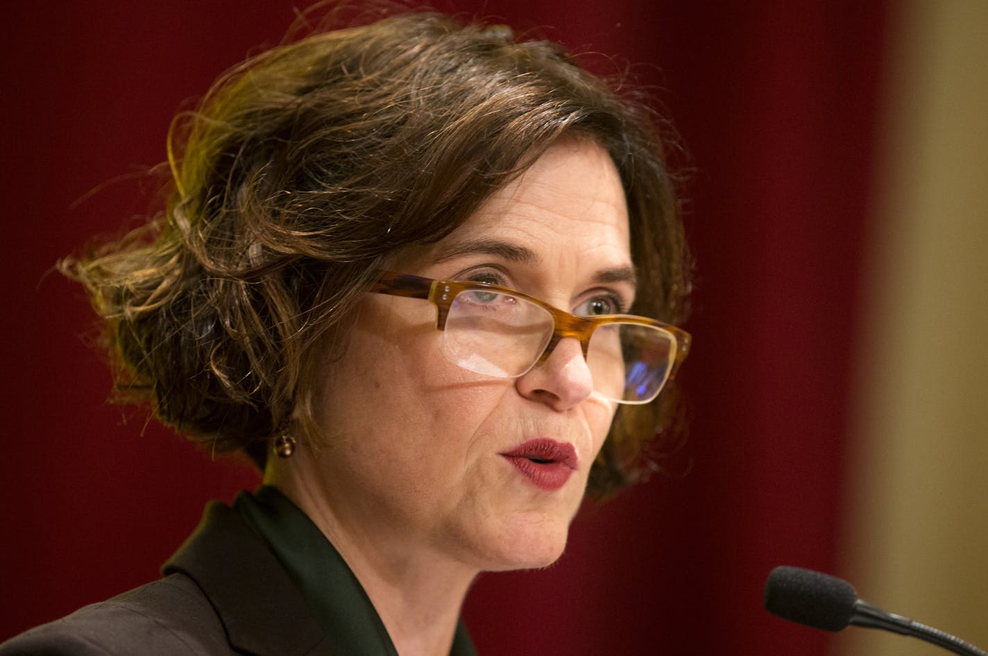 Minneapolis Mayor Betsy Hodges delivers her 2016 budget address to the City Council at Minneapolis City Hall on Wednesday, August 12, 2015. ] LEILA NAVIDI leila.navidi@startribune.com / ORG XMIT: MIN1508121312051239