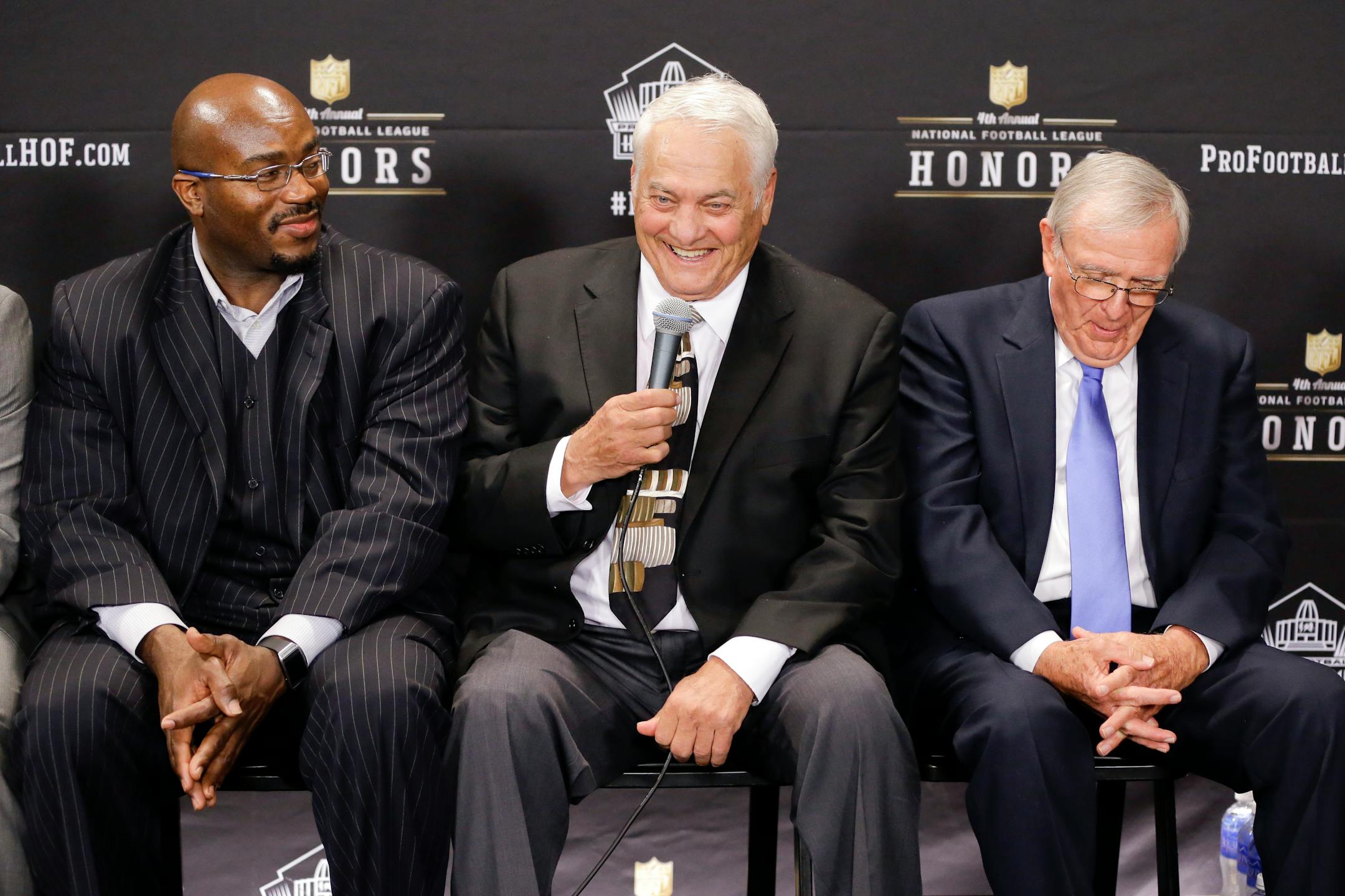 Center Mick Tingelhoff, center, one of the members of the NFL Pro Football Hall of Fame class of 2015, speaks after the group was introduced Saturday, Jan. 31, 2015, in Tempe, Ariz. (AP Photo/Mark Humphrey)