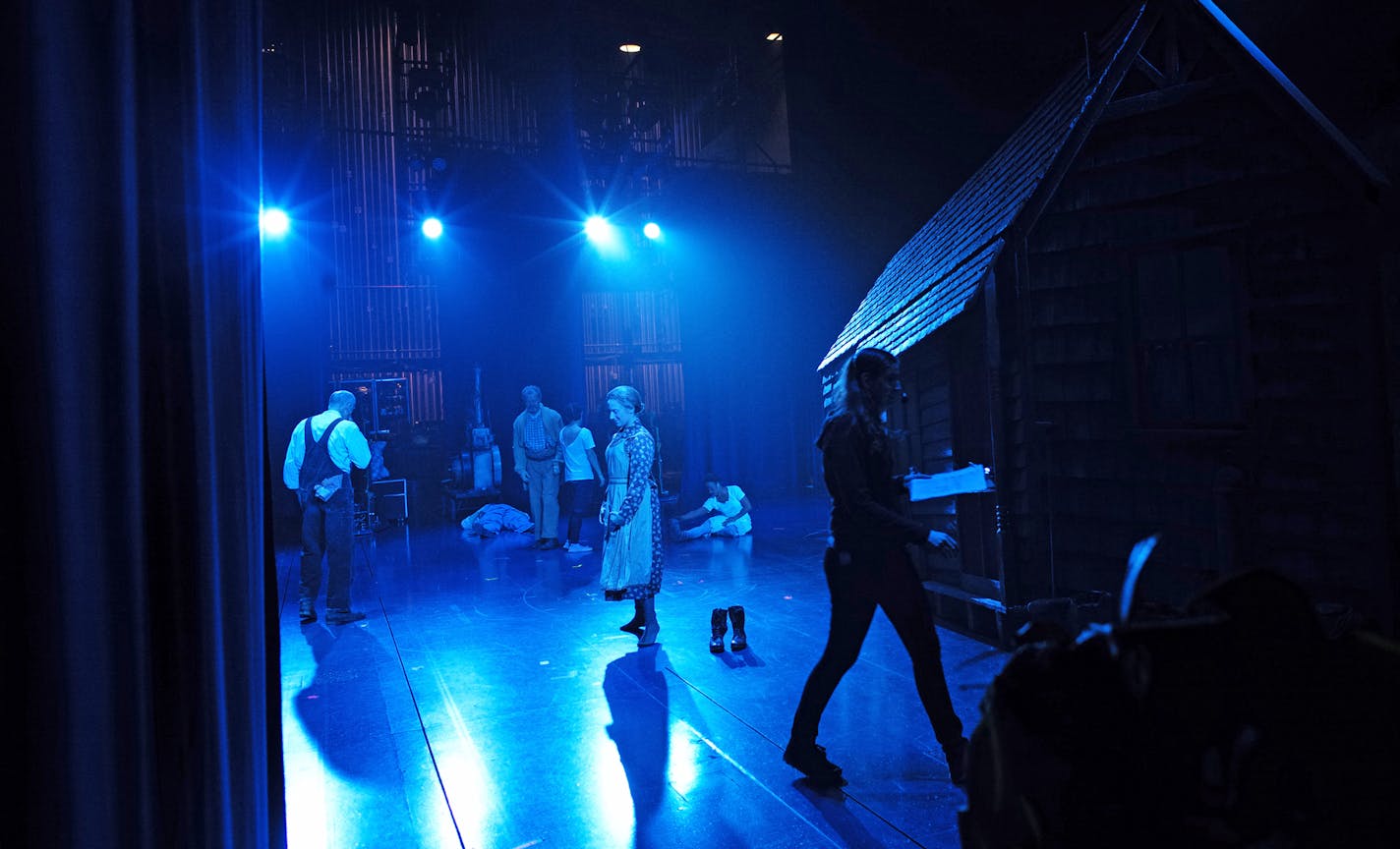 Backstage at the Ordway Center's production of Andrew Lloyd Weber's Wizard of Oz, cast members warm up just before curtains rise.]richard tsong-taatarii/rtsong-taatarii@startribune.com