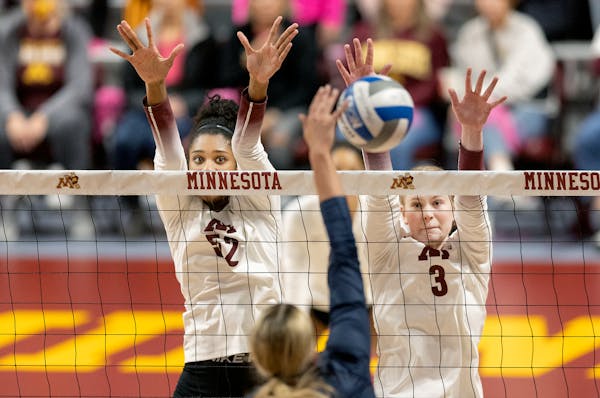 Reusse: At 6-7, Booth gives U volleyball next-level blocking game