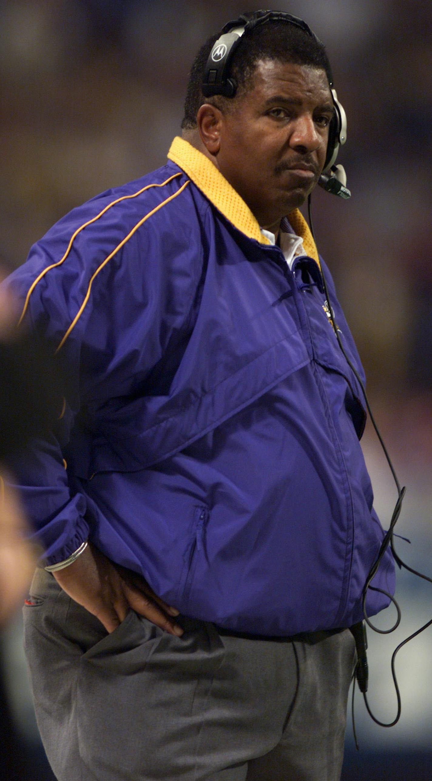 The Vikings lose to the St. Louis Rams at the trans World Dome in St. Louis, MO., scorew 49-37. -- Coach Dennis Green wears a grim face on the sidelines as the final minutes of the game tick off.