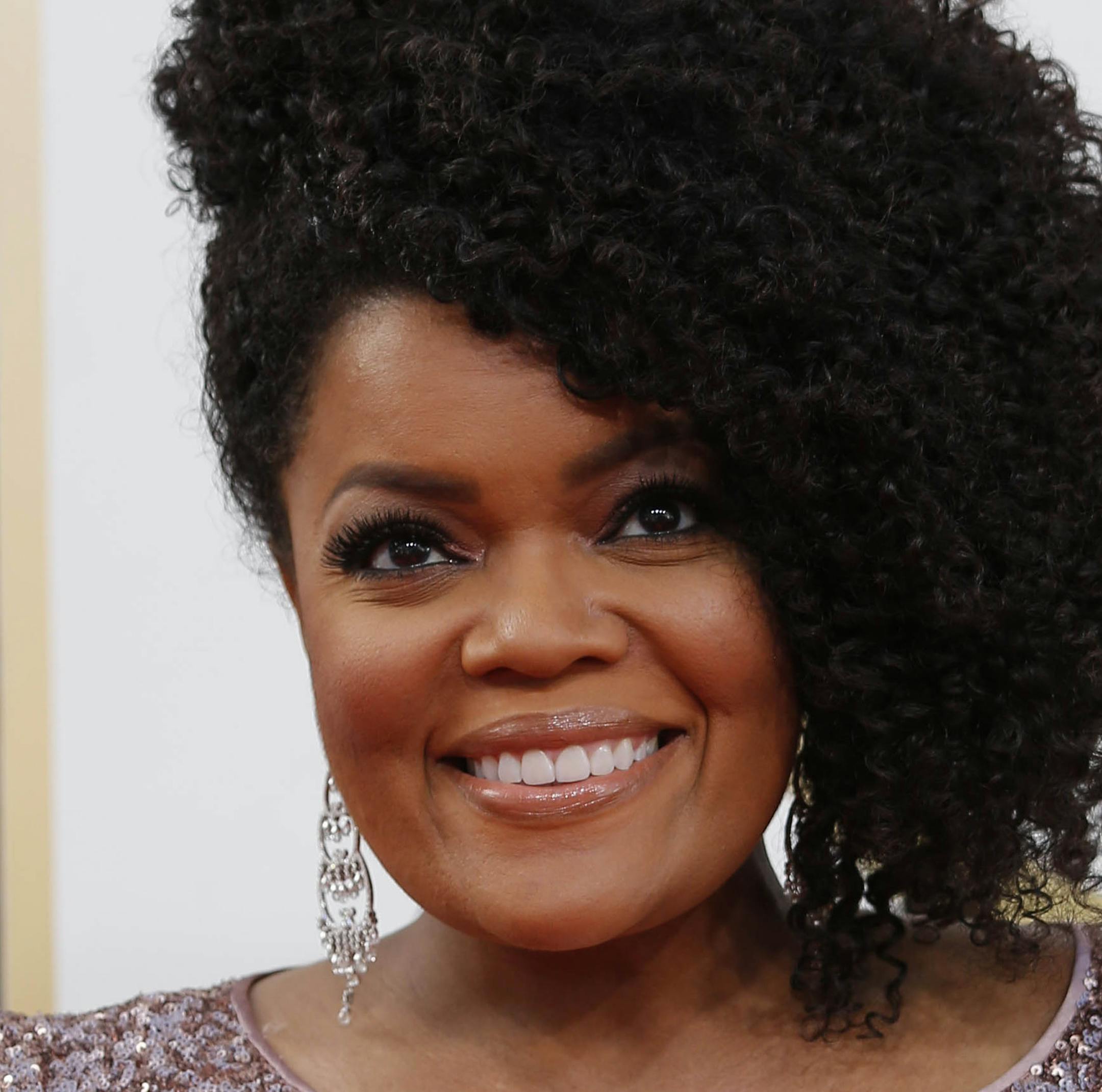 Yvette Nicole Brown arrives at the 74th Annual Golden Globe Awards show at the Beverly Hilton Hotel in Beverly Hills, Calif., on Saturday, Jan. 8, 2017. (Jay L. Clendenin/Los Angeles Times/TNS) ORG XMIT: 1195734