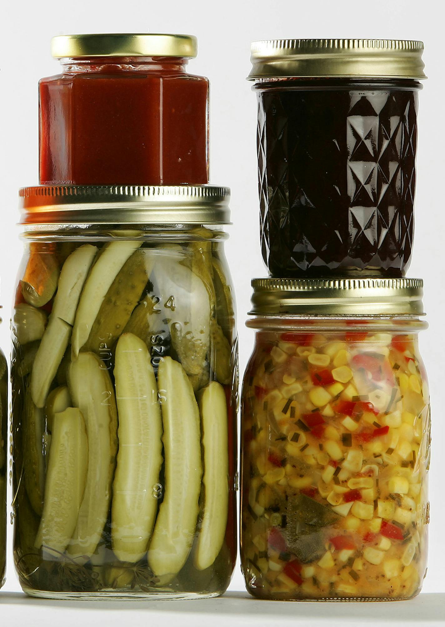 Items canned include (clockwise from top left) peaches, ketchup, plum jam, corn, pickle spears and okra. (Tammy Ljungblad/Kansas City Star/MCT) ORG XMIT: 1102045