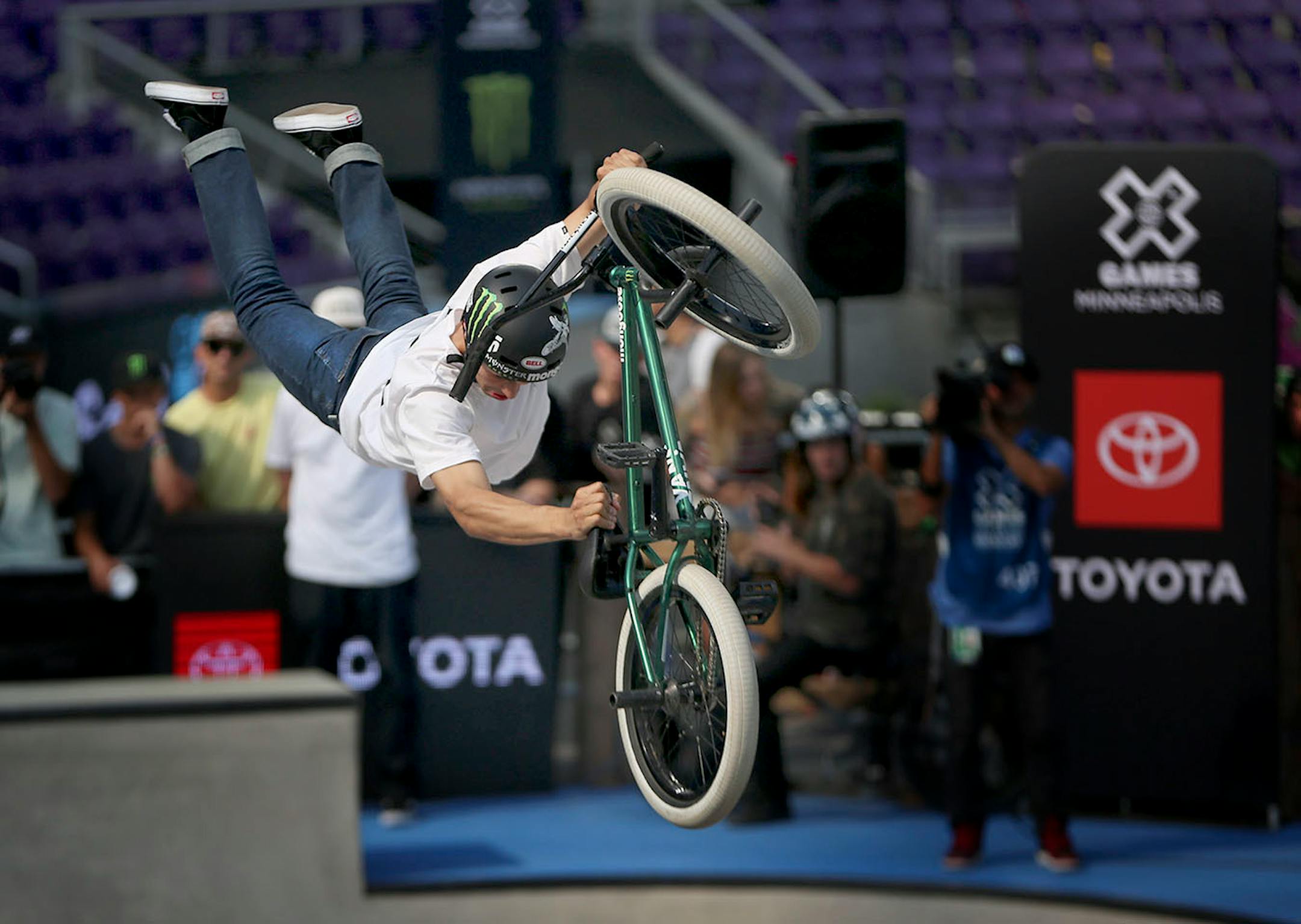 Kevin Peraza pulls off a full extension trick during one of his runs in the men's BMX park final.