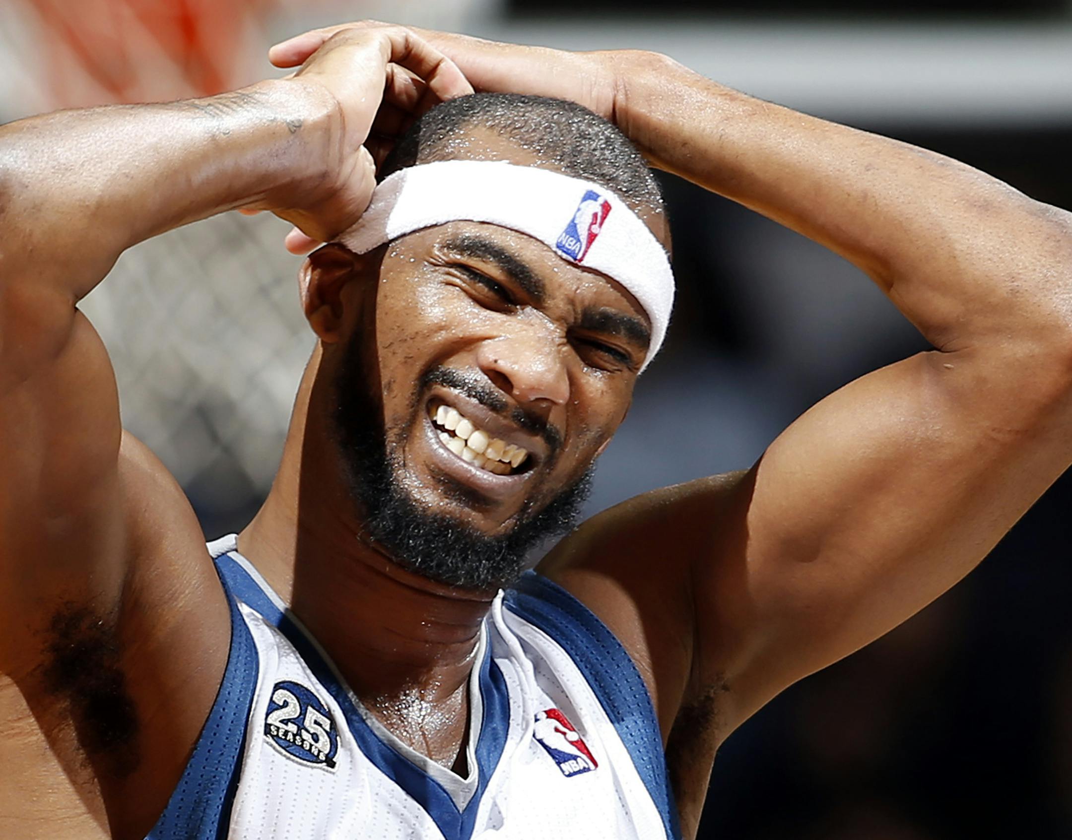 Corey Brewer (13) winced after taking a hard foul in the fourth quarter. LA beat Minnesota by a final score of 102-98. ] CARLOS GONZALEZ cgonzalez@startribune.com - November 20, 2013, Minneapolis, Minn., Target Center, NBA, Minnesota Timberwolves vs. Los Angeles Clippers