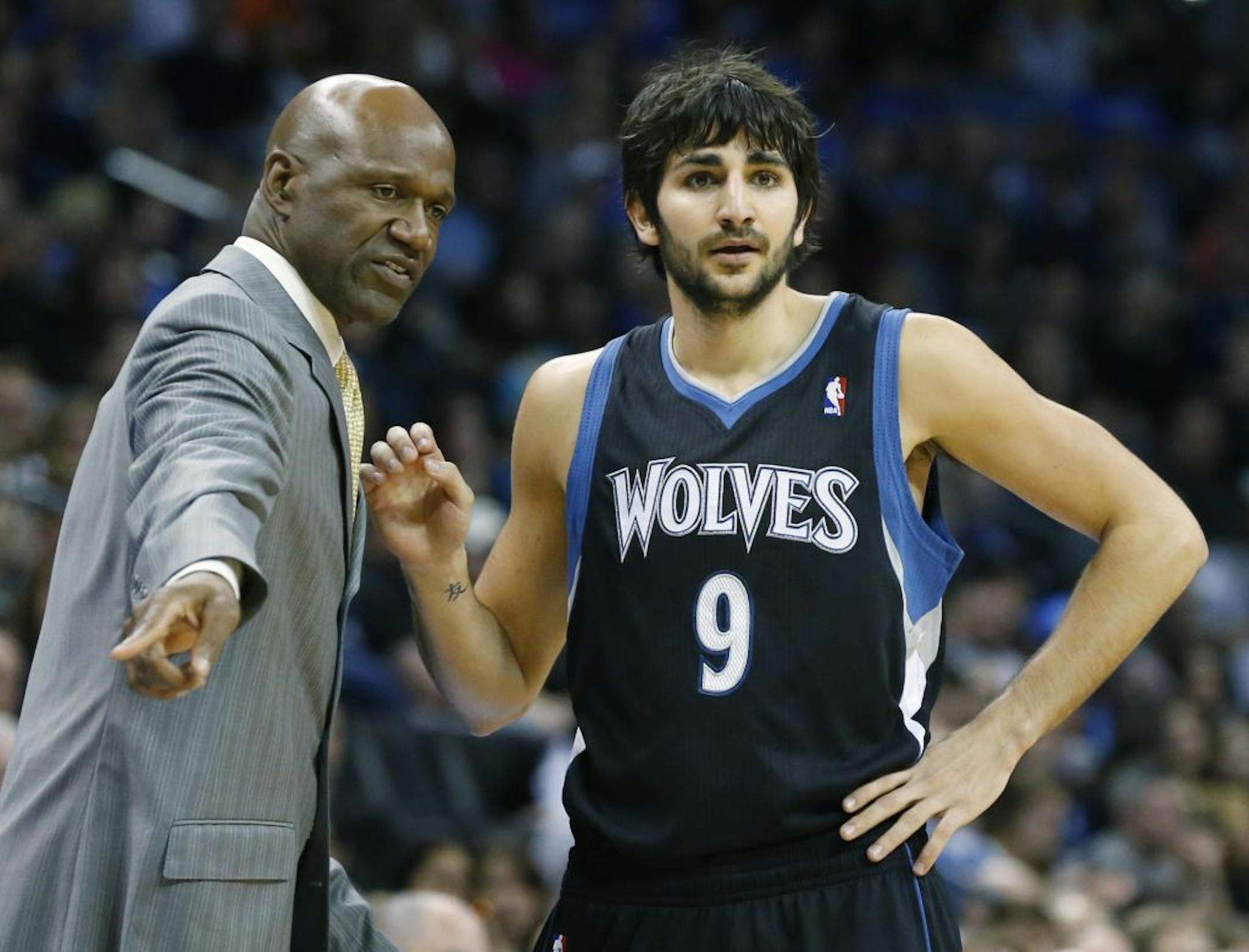 Timberwolves acting head coach Terry Porter talks with guard Ricky Rubio.