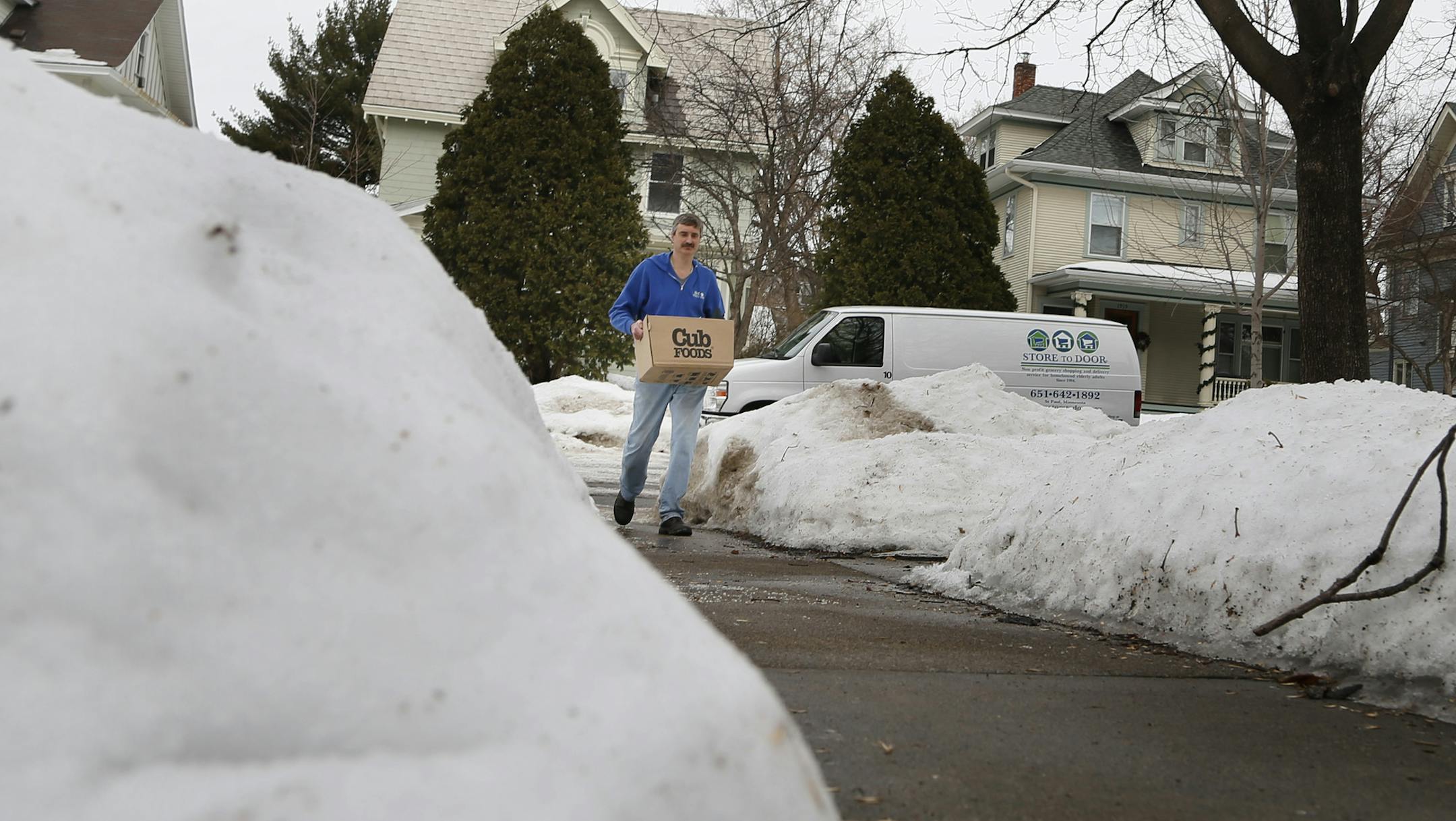 John Bauer an employee of Store To Door deliver service delivered grocery to Mary Arendt at her home in St. Paul March 11, 2014 in St. Paul, Minnesota .] JERRY HOLT jerry.holt@startribune.com Jerry Holt