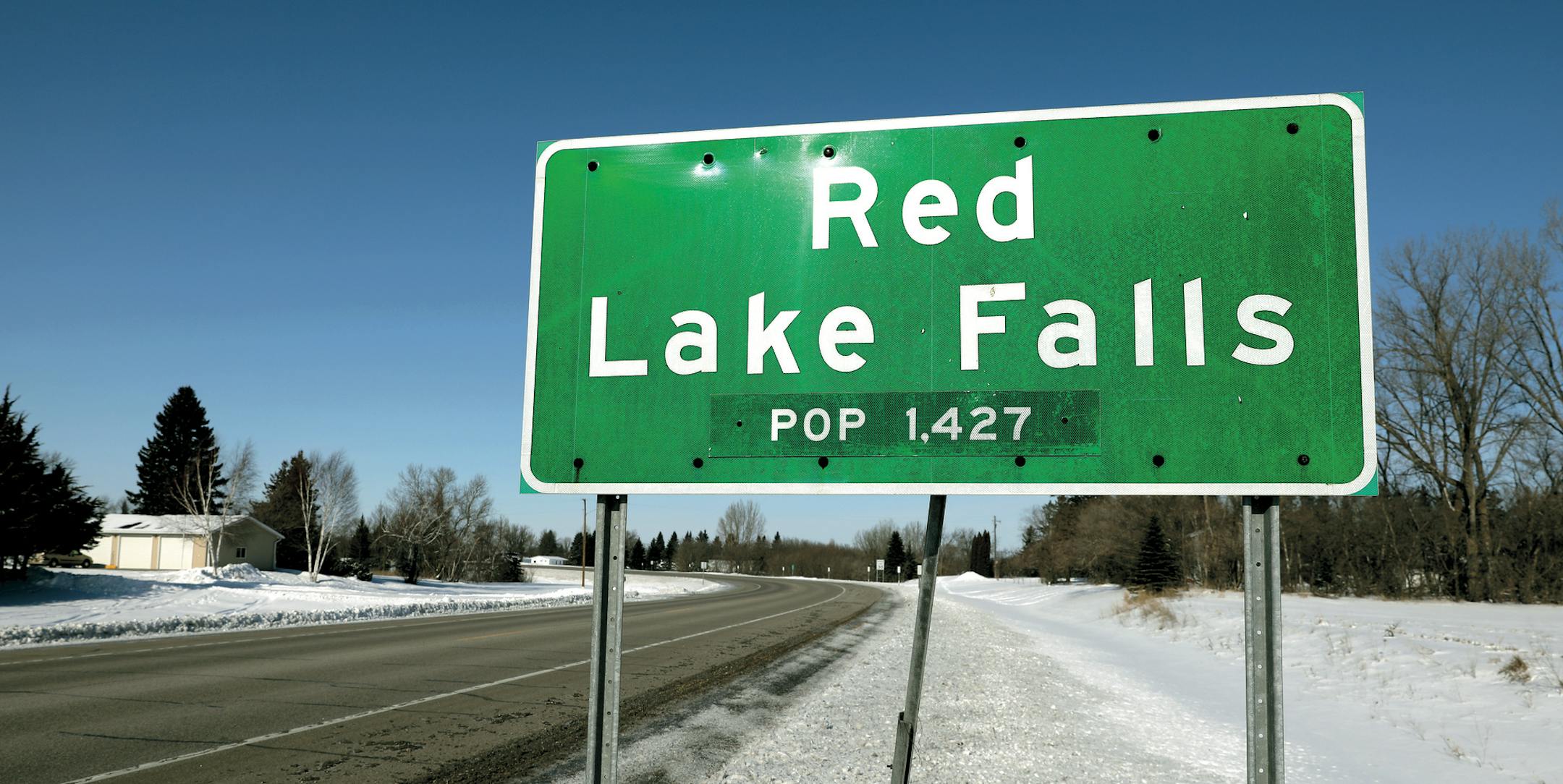 Red Lake Falls, population 1,427 plus 4. ] Washington Post reporter Christopher Ingraham's unlikely story starts with him writing a data driven article about how bad it is to live in Red Lake County, MN, and ends with him falling in love with the place and moving his family to Red Lake Falls from Washington D.C. BRIAN PETERSON ¥ brian.peterson@startribune.com
Red Lake Falls, MN 01/29/17 ORG XMIT: MIN1702131451402913