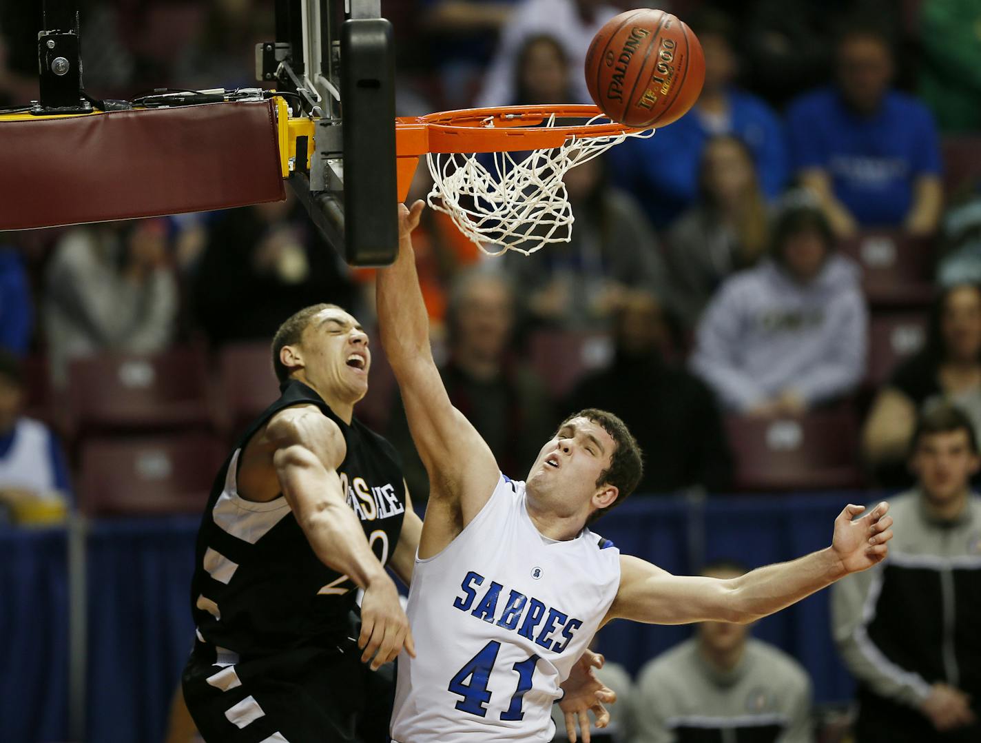 Reid Travis of DeLaSalle battled Park Hagen for and offensive rebound during 3A quarterfinals basketball action between DeLaSalle and Sartell-St. Stephen at Williams Arena Wednesday March, 20, 2013 in Minneapolis, MN. DeLaSalle beat Sartell-St. Stephen 70-55. ] JERRY HOLT &#x201a;&#xc4;&#xa2; jerry.holt@startribune.com