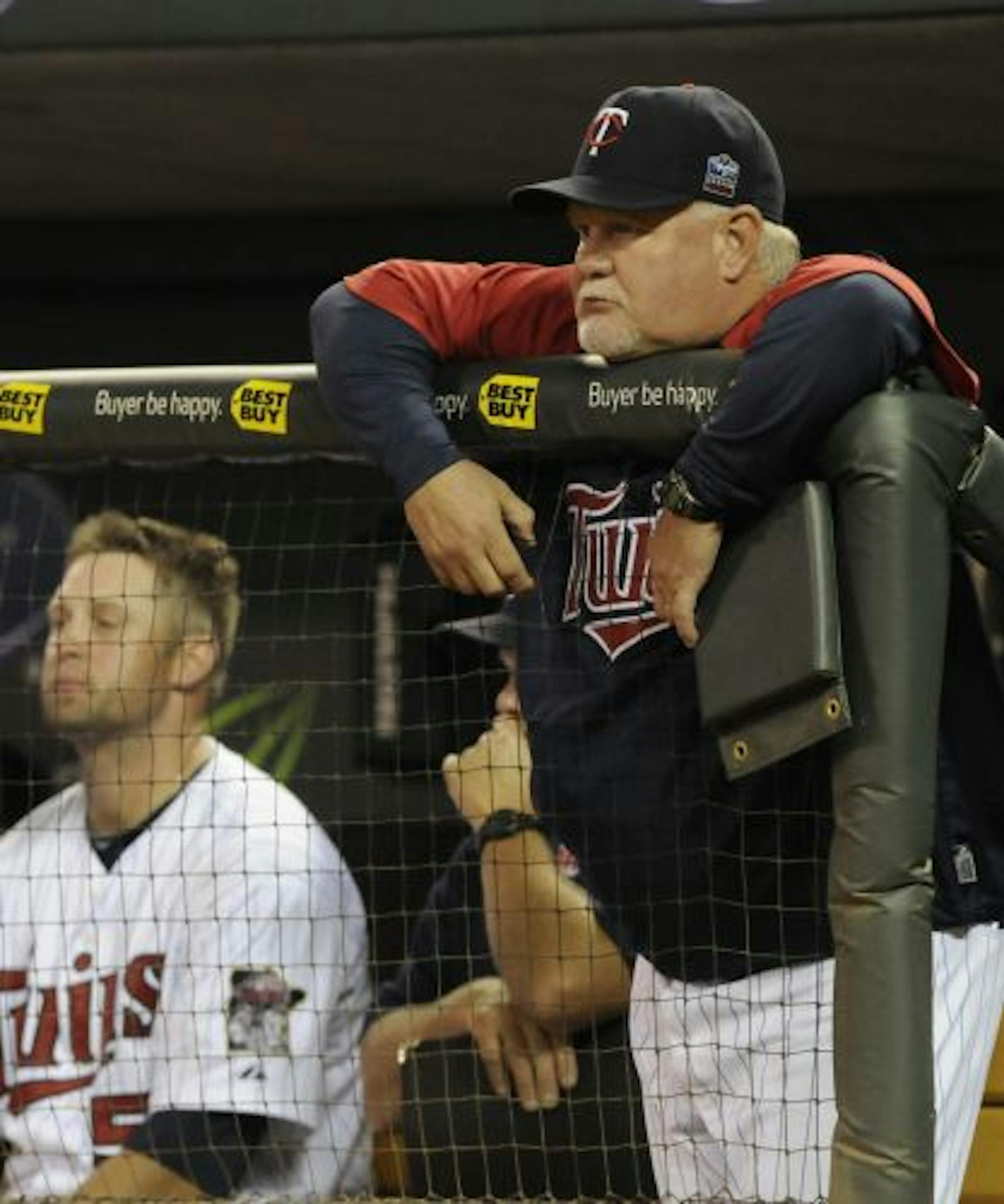 Minnesota Twins manager Ron Gardenhire, right, and first baseman Michael Cuddyer watch the ninth inning as the Chicago White Sox shut out the Twins 11-0 in a baseball game Thursday, Aug. 19, 2010, in Minneapolis.