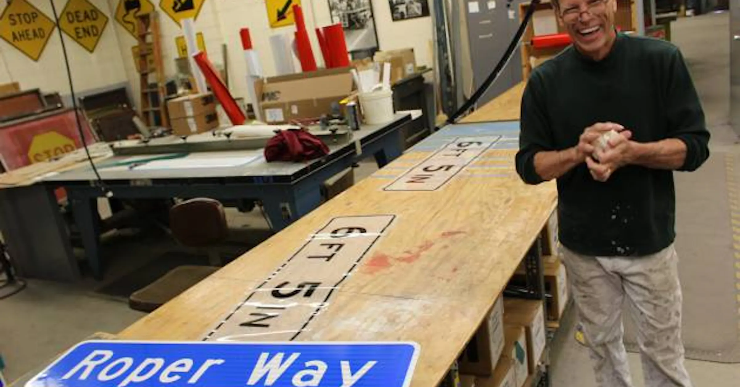 Making Street Signs VIDEO: How are traffic signs created?