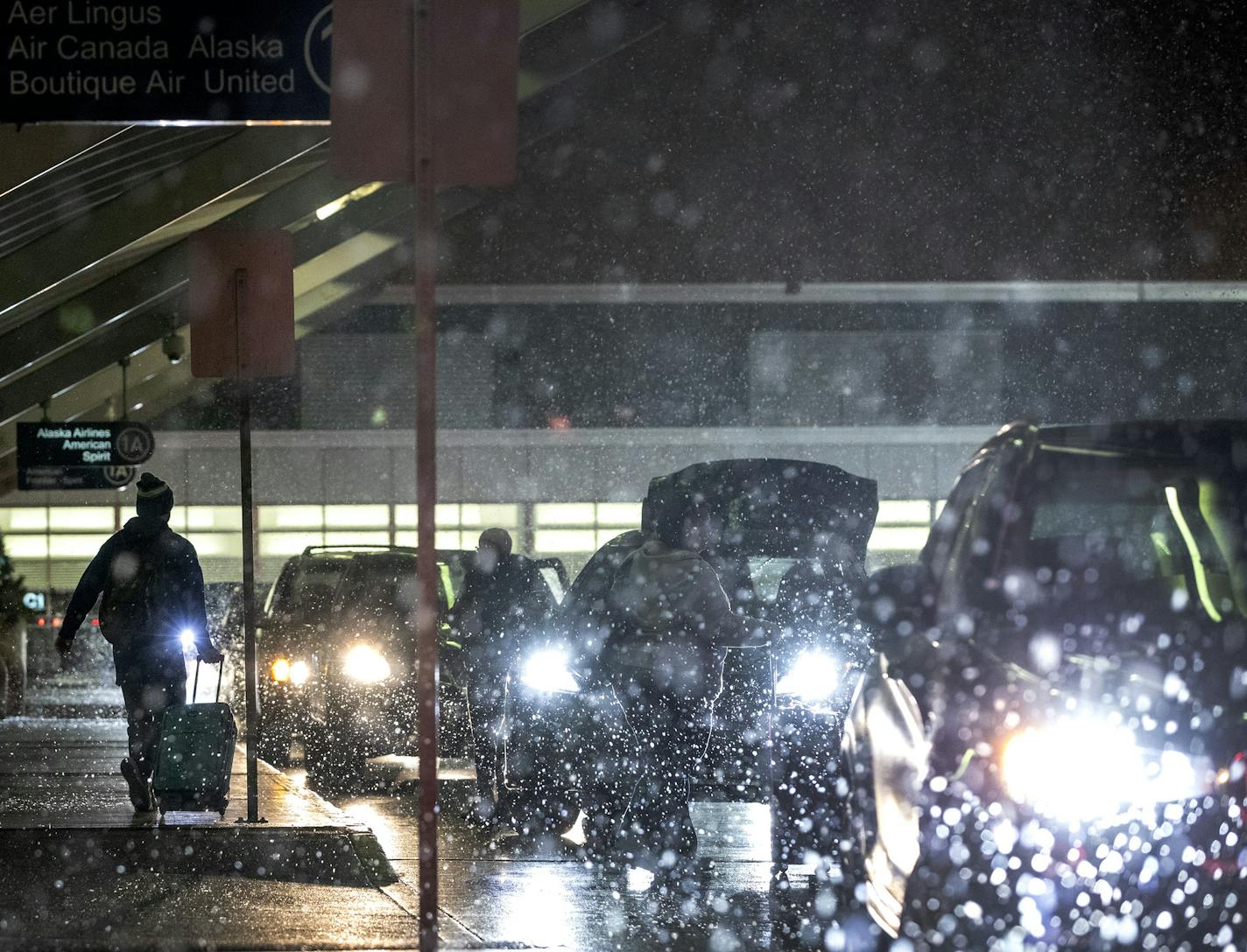 Cars lined up at the departures area at the Minneapolis-Saint Paul International Airport. ] CARLOS GONZALEZ &#x2022; cgonzalez@startribune.com &#x2013; MSP, MN &#x2013; November 26, 2019, MSP Airport, Thanksgiving should be a busy travel season, whether you're flying or driving. Fueled by lower gas prices, some 55 million revelers will take to the highway this season. TSA expects this Thanksgiving to be the second-busiest on record