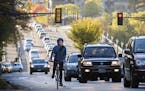 Cyclists and traffic move up Marshall Avenue eastbound in St. Paul during rush hour. ] LEILA NAVIDI &#xef; leila.navidi@startribune.com BACKGROUND INF