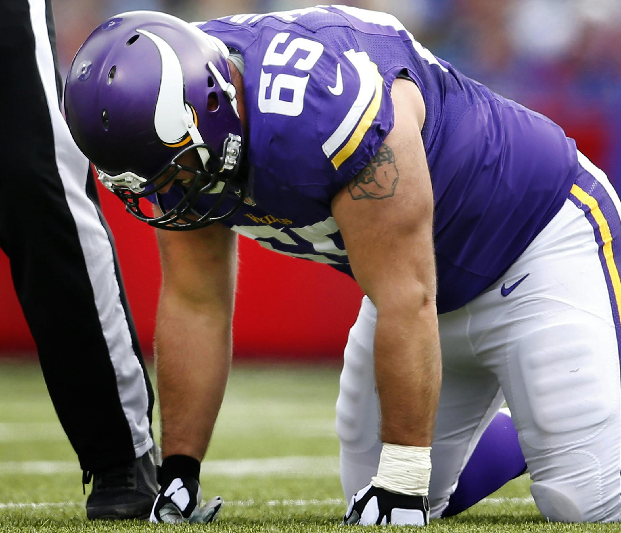 Minnesota Vikings center John Sullivan (65) was injured on a play (65) in the first quarter. Buffalo beat Minnesota by a final score of 17-16. ] CARLOS GONZALEZ cgonzalez@startribune.com - October 19, 2014 , Orchard Park, NY, Ralph Wilson Stadium, NFL, Minnesota Vikings vs. Buffalo Bills