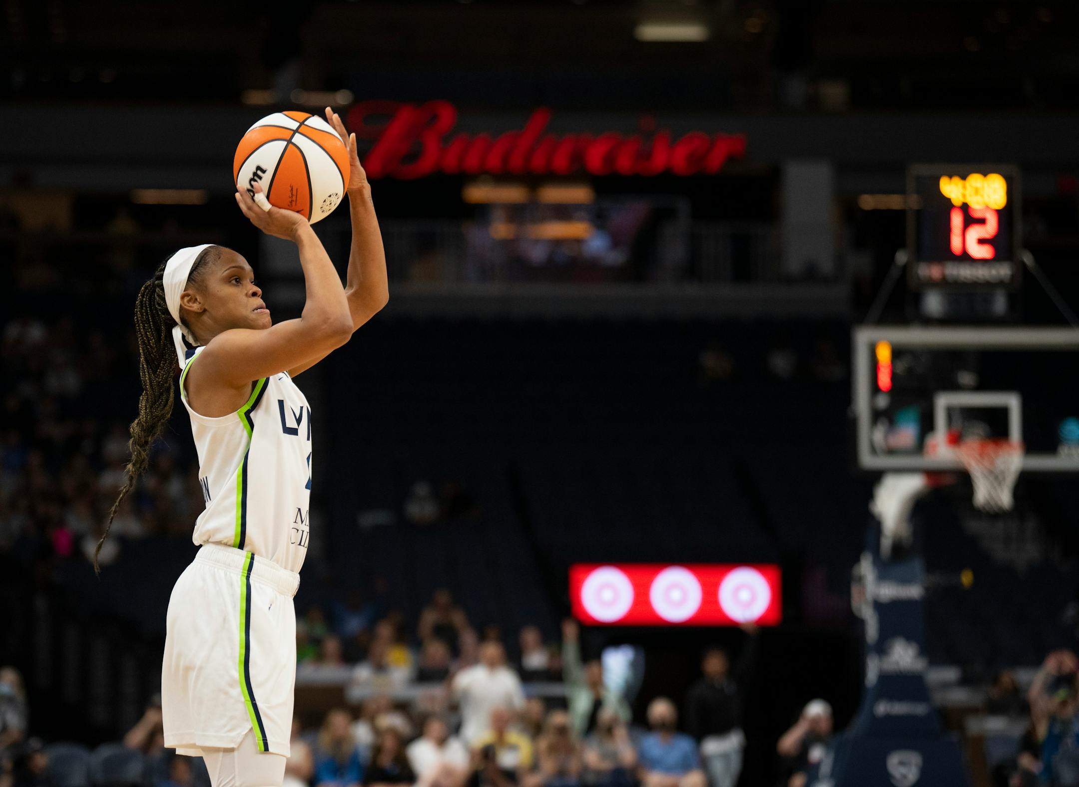 Minnesota Lynx guard Moriah Jefferson (4) hit a three pointer in the first quarter for three of her team high 21 points.