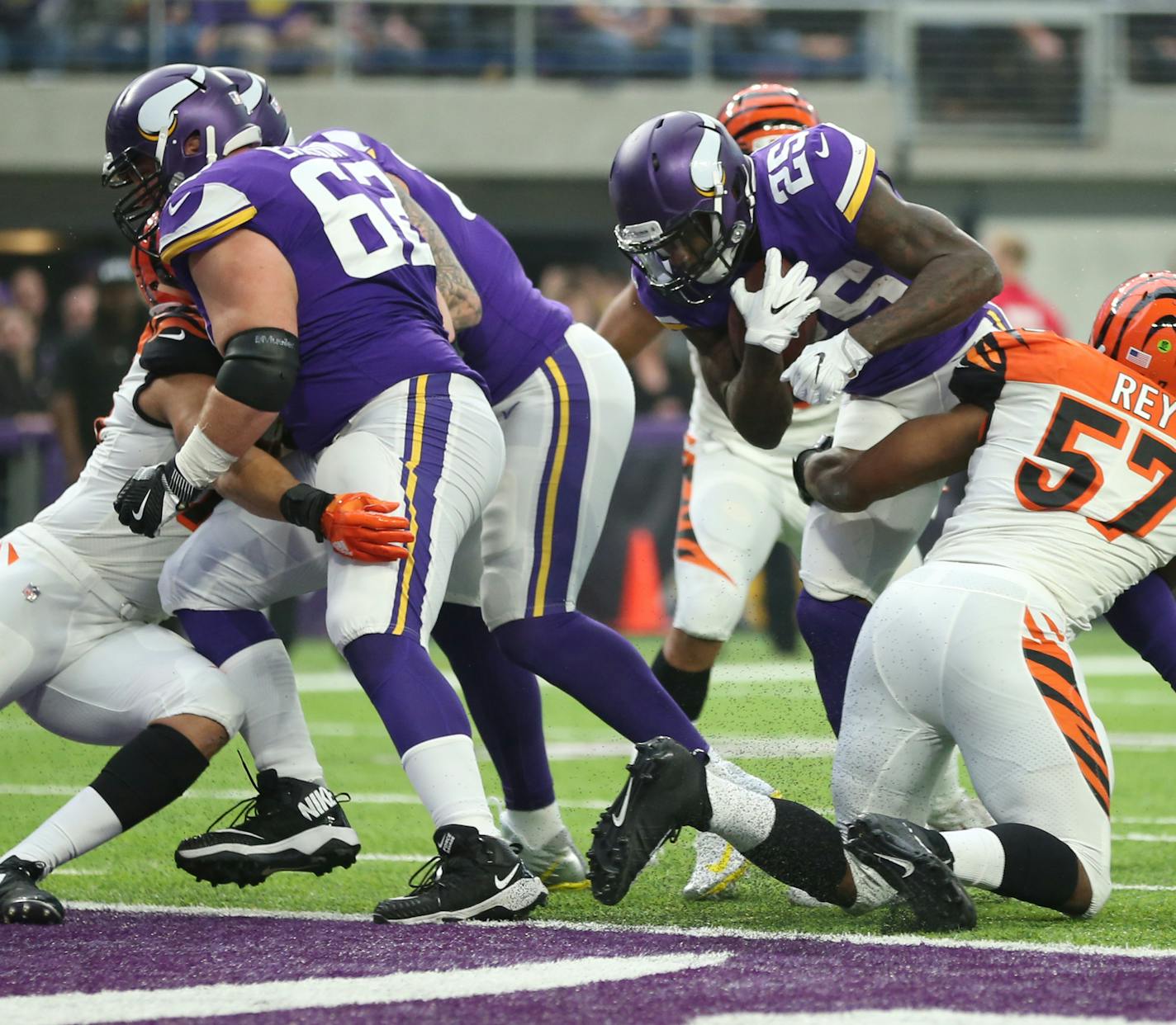 Vikings running back Latavius Murray (25) pounded through the line for a 1-yard touchdown run on the team's opening drive Sunday against the Cincinnatti Bengals. The run capped a nine-play, 75-yard drive.